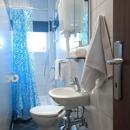 & 72 Apartment *