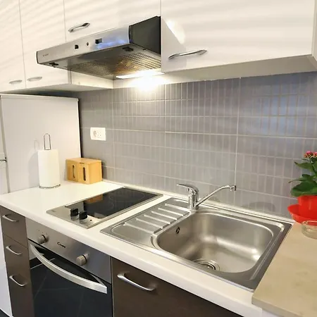 Διαμέρισμα & 72